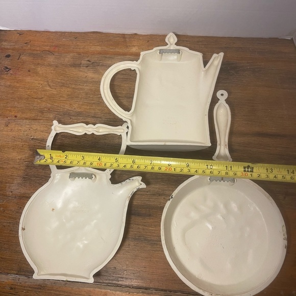 Vintage BURWOOD Kitchen Wall Plaques Hangings Set of 3 Teapot Coffee Pot Skillet - Picture 8 of 8